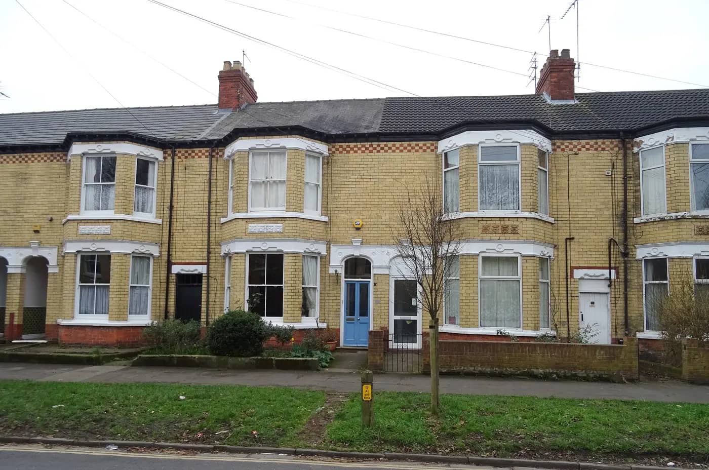 Bay-fronted Victorian terraced houses on Marlborough Avenue in Hull's Avenues area